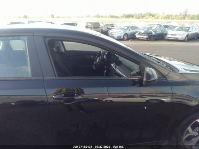 3KPF24AD8ME268725 KIA Forte Lxs