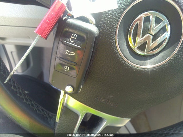 1VWAT7A33FC040705 Volkswagen Passat 1.8t Wolfsburg Ed