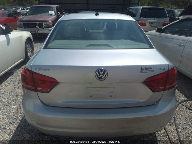 1VWAT7A33FC040705 Volkswagen Passat 1.8t Wolfsburg Ed
