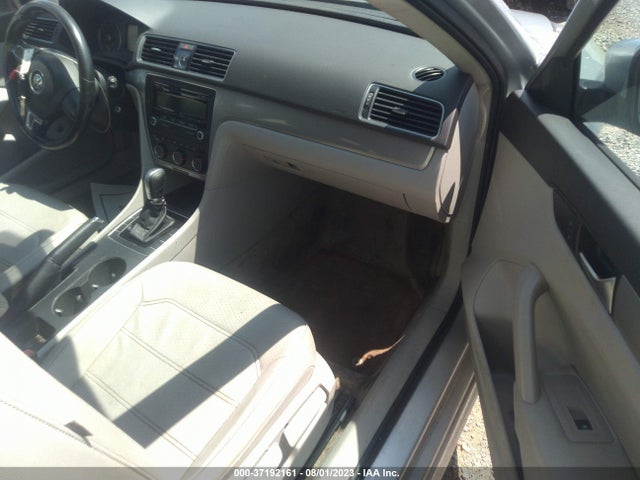 1VWAT7A33FC040705 Volkswagen Passat 1.8t Wolfsburg Ed