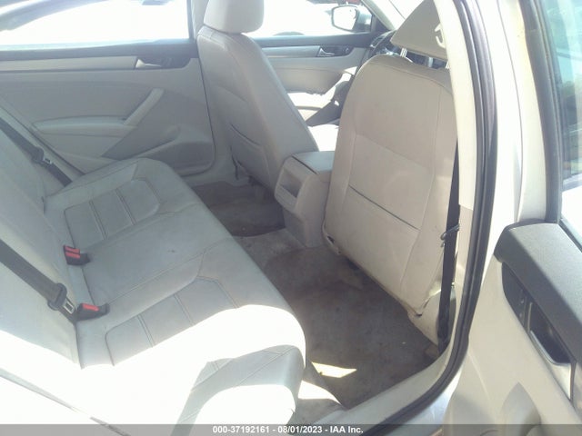 1VWAT7A33FC040705 Volkswagen Passat 1.8t Wolfsburg Ed