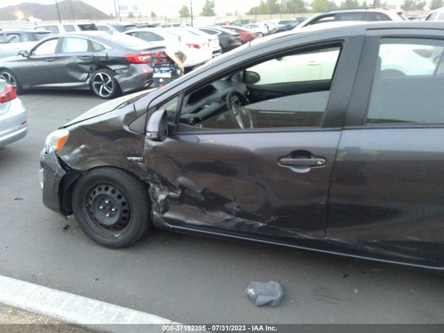 Toyota Prius C One/two/three/four 2016 JTDKDTB30G1138499 Image 14