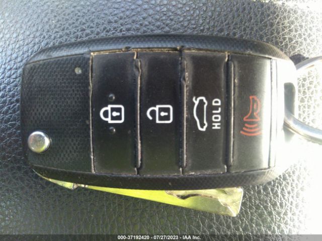 3KPA24AB9JE050815 KIA RIO S