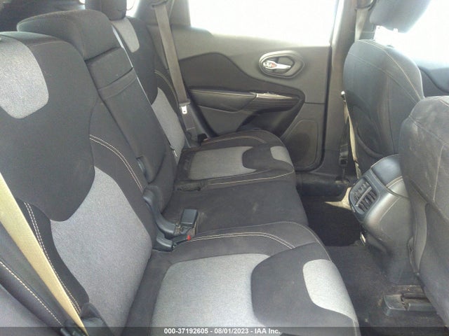 1C4PJLCB8EW288624 Jeep Cherokee Latitude