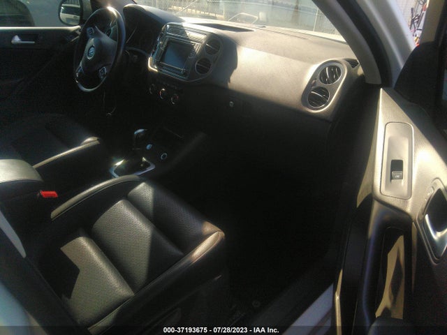 WVGBV7AX6HK025916 Volkswagen TIGUAN