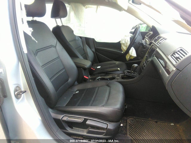 1VWBT7A33GC069482 Volkswagen Passat 1.8t Se