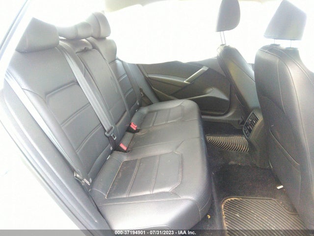 1VWBT7A33GC069482 Volkswagen Passat 1.8t Se