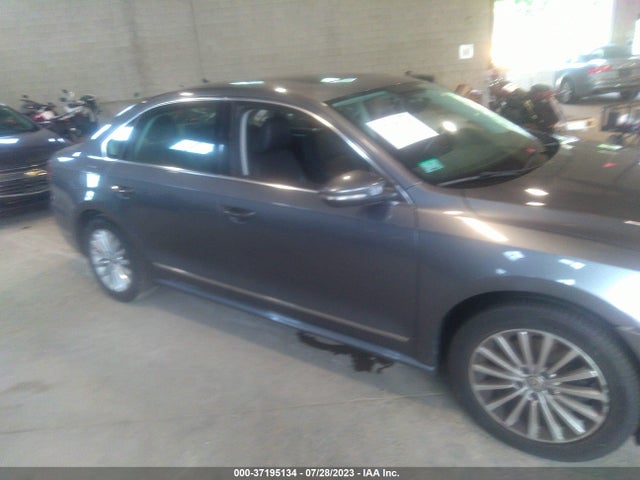 1VWBT7A39HC037038 Volkswagen Passat 1.8t Se