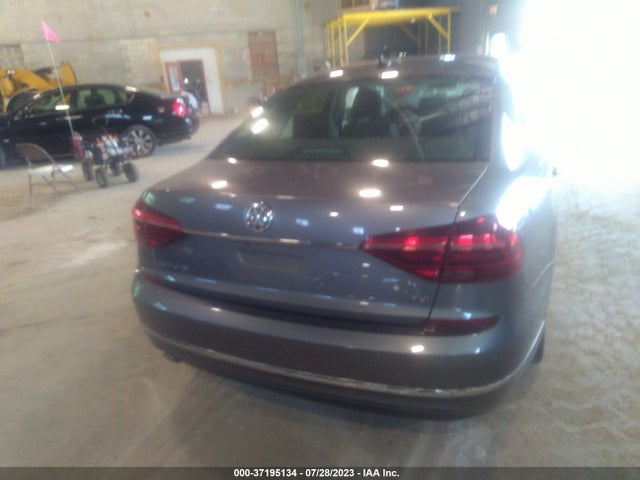 1VWBT7A39HC037038 Volkswagen Passat 1.8t Se