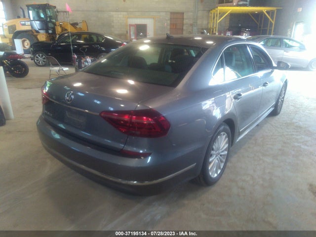 1VWBT7A39HC037038 Volkswagen Passat 1.8t Se