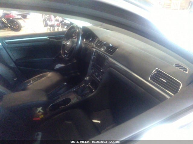 1VWBT7A39HC037038 Volkswagen Passat 1.8t Se
