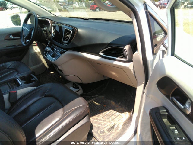 2C4RC1BG4HR810067 Chrysler Pacifica Touring-l