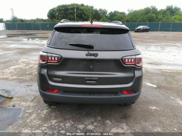 3C4NJDBB1KT674737 Jeep Compass Altitude