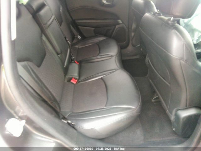 3C4NJDBB1KT674737 Jeep Compass Altitude