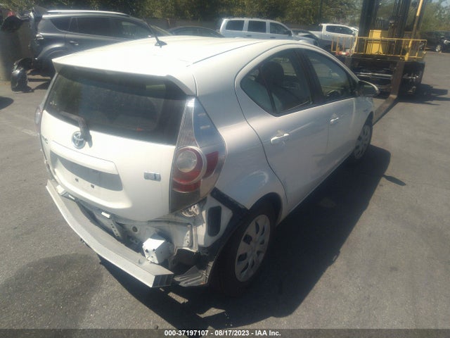 Toyota Prius C One/three/two/four 2014 JTDKDTB34E1060760 Image 11