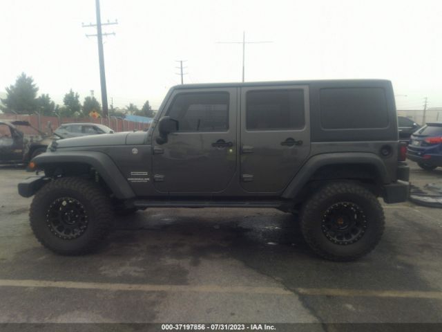 1C4BJWDG5HL615122 Jeep Wrangler Unlimited Sport
