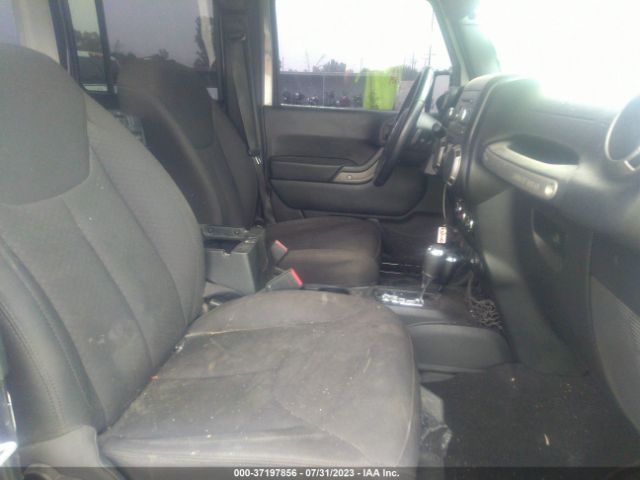 1C4BJWDG5HL615122 Jeep Wrangler Unlimited Sport