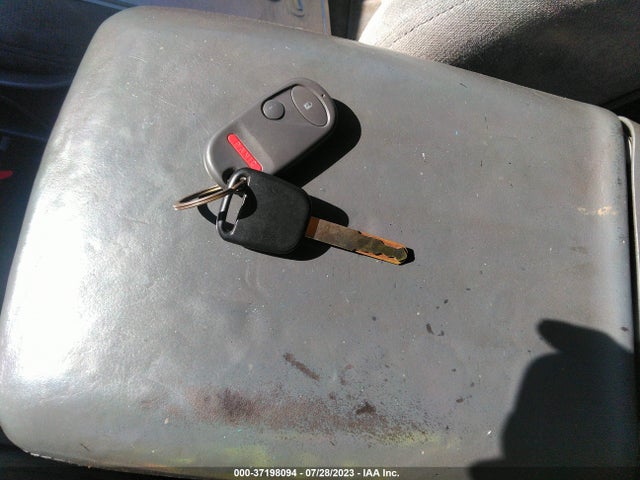 2004 HONDA PILOT EX VIN: 2HKYF18494H551194