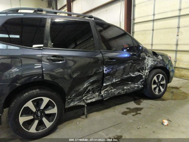 JF2SJAEC1JG565009 Subaru Forester Premium