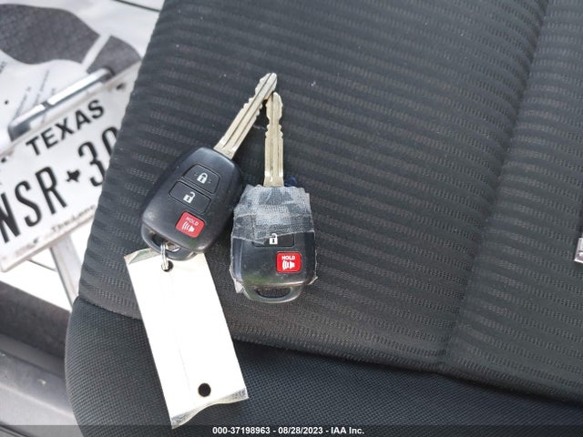 Toyota RAV4 LE 2017 JTMZFREV7HJ721646 Image 3
