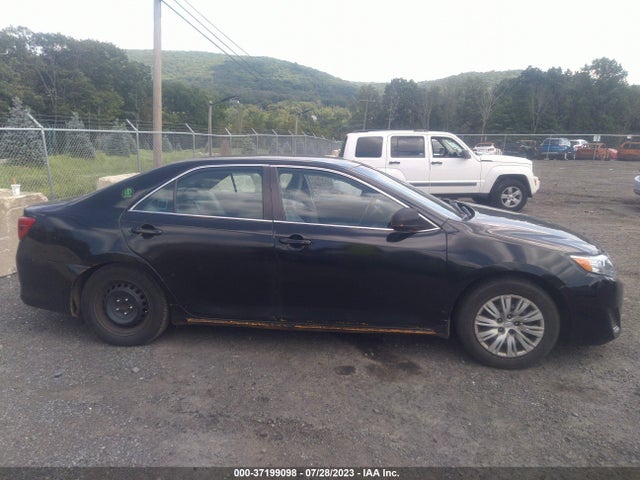 2014 TOYOTA CAMRY HYBRID LE/XLE/SE LIMITED EDITION VIN: 4T1BD1FK3EU097542