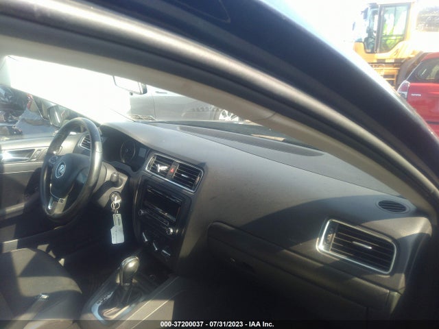 2012 VOLKSWAGEN JETTA SEDAN SE W/CONVENIENCE PZEV VIN: 3VWDP7AJ2CM302398