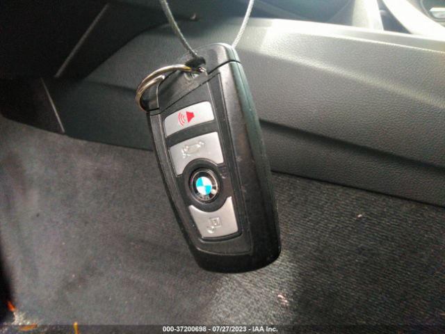 WBA8E1G32HNU17142 BMW 3 Series 320i