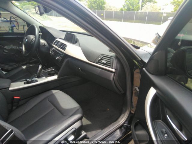 WBA8E1G32HNU17142 BMW 3 Series 320i