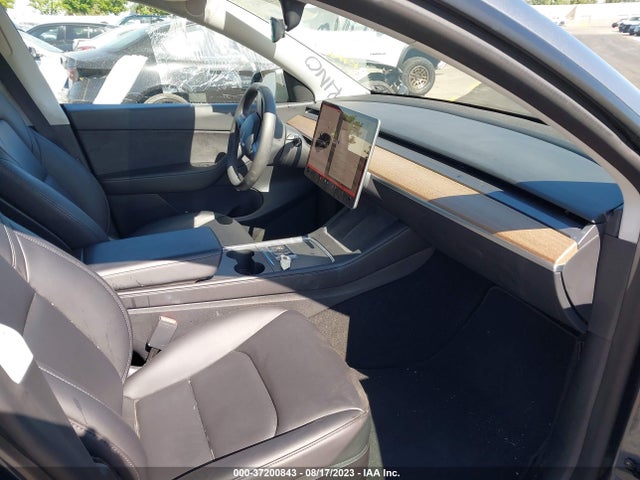 Tesla Model Y Long Range 2022 7SAYGAEE2NF490428 Image 5