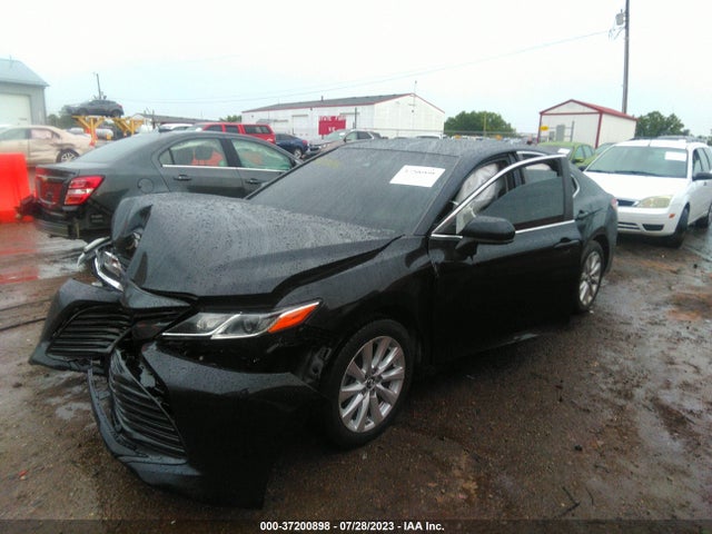 Toyota CAMRY LE 2018 4T1B11HK2JU030205 Image 2