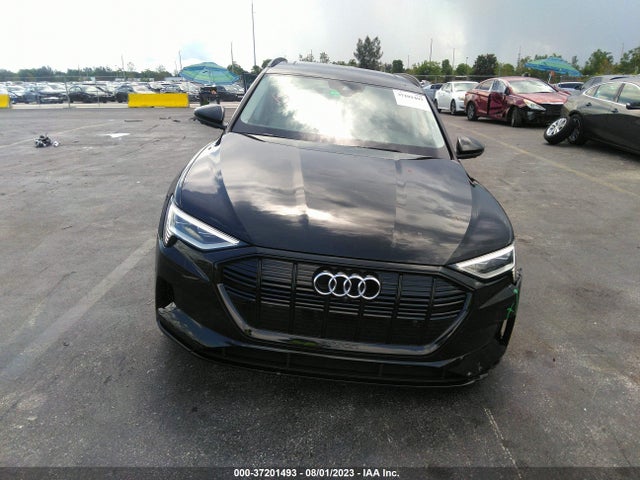 2022 Audi e-tron, VIN: WA1AAAGE1NB013581