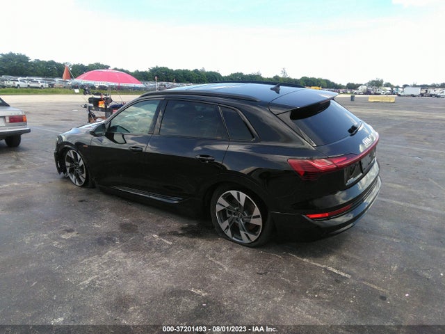 2022 Audi e-tron, VIN: WA1AAAGE1NB013581