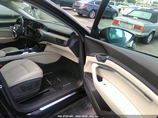 2022 Audi e-tron, VIN: WA1AAAGE1NB013581