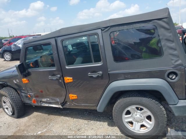 1C4BJWDG9GL235098 Jeep Wrangler Unlimited Sport