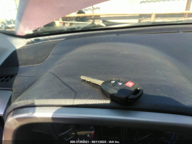 Toyota RAV4 LE 2018 2T3ZFREV7JW463801 Image 11