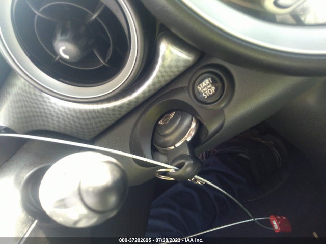 2007 MINI COOPER HARDTOP S VIN: WMWMF735X7TL91857