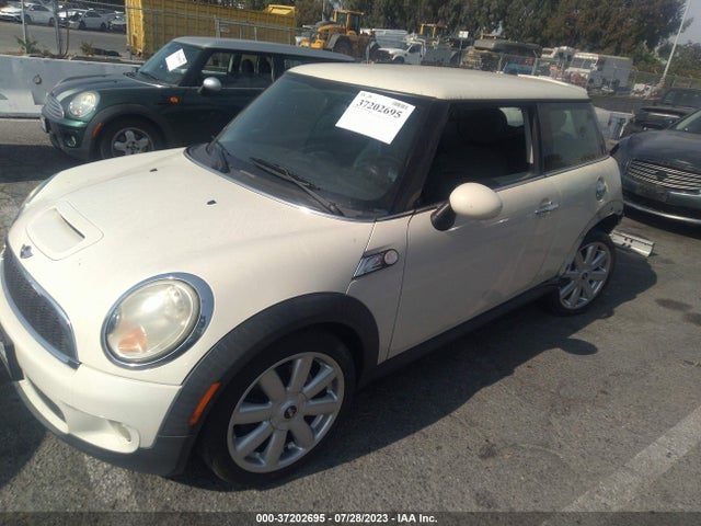 2007 MINI COOPER HARDTOP S VIN: WMWMF735X7TL91857