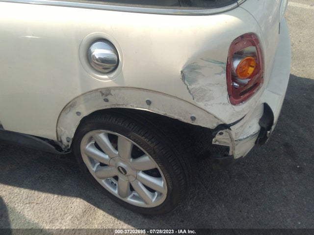 2007 MINI COOPER HARDTOP S VIN: WMWMF735X7TL91857
