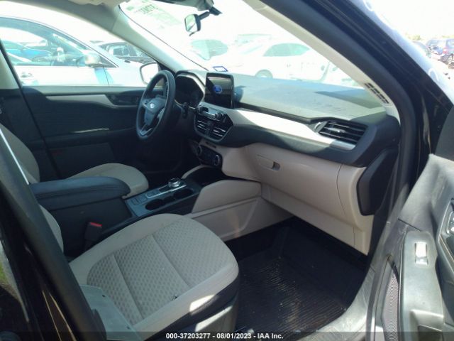 1FMCU0G66NUB55319 Ford ESCAPE SE