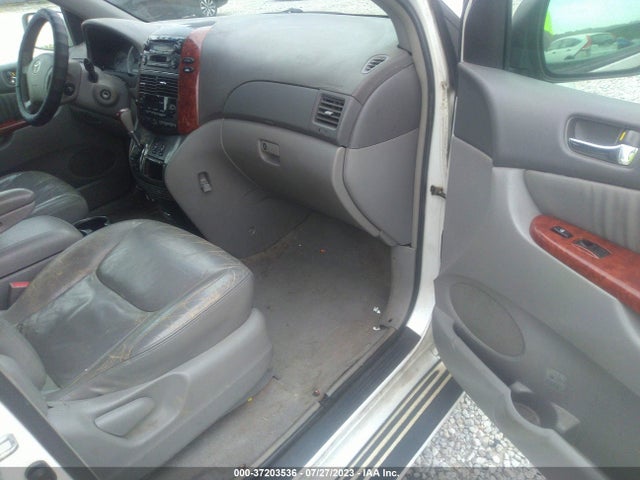 2004 TOYOTA SIENNA XLE VIN: 5TDBA22C64S006798