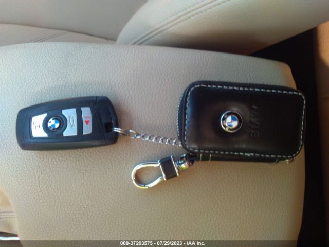 WBA8A9C52HK619997 BMW 3 Series 320i