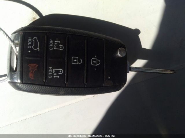 KNDMB5C13F6050393 KIA SEDONA LX