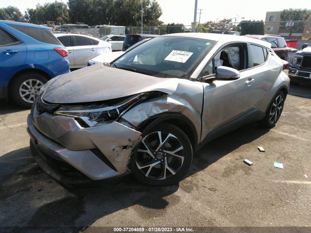 Toyota C-HR XLE 2018 NMTKHMBX6JR034380 Image 2
