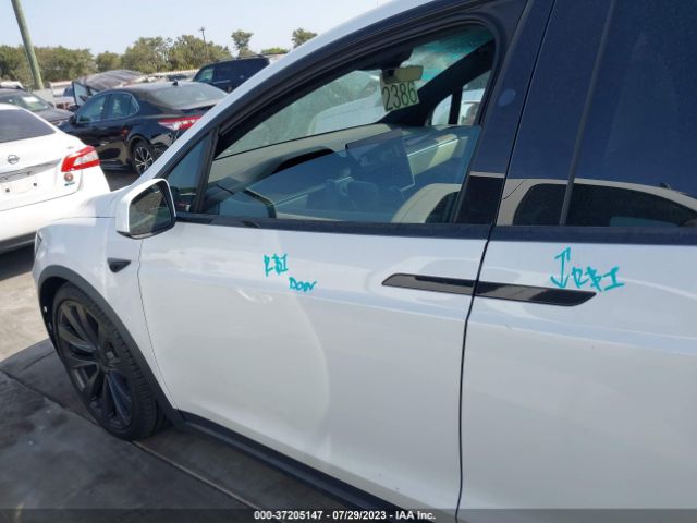 7SAXCDE54PF385742 Tesla MODEL X
