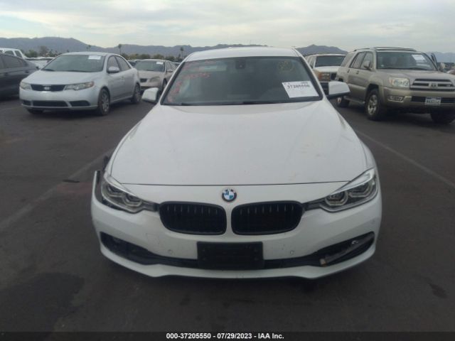 WBA8E1G33HNU17330 BMW 3 Series 320i