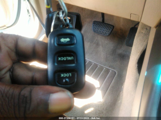 2002 TOYOTA CAMRY LE/SE/XLE VIN: 4T1BE32K62U073889