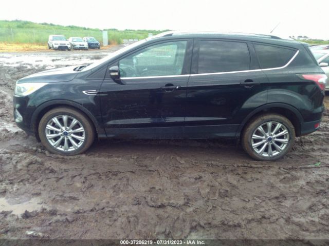 1FMCU0J96HUA09462 Ford Escape Titanium