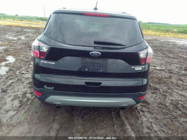 1FMCU0J96HUA09462 Ford Escape Titanium