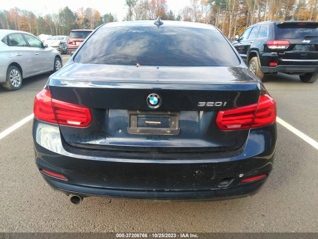 BMW 3 Series 320i 2016 WBA8E1G52GNU11986 Image 16