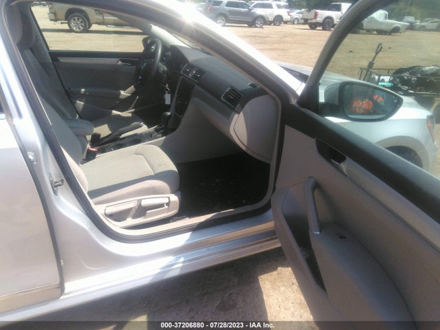 1VWAT7A37GC036951 Volkswagen Passat 1.8t S
